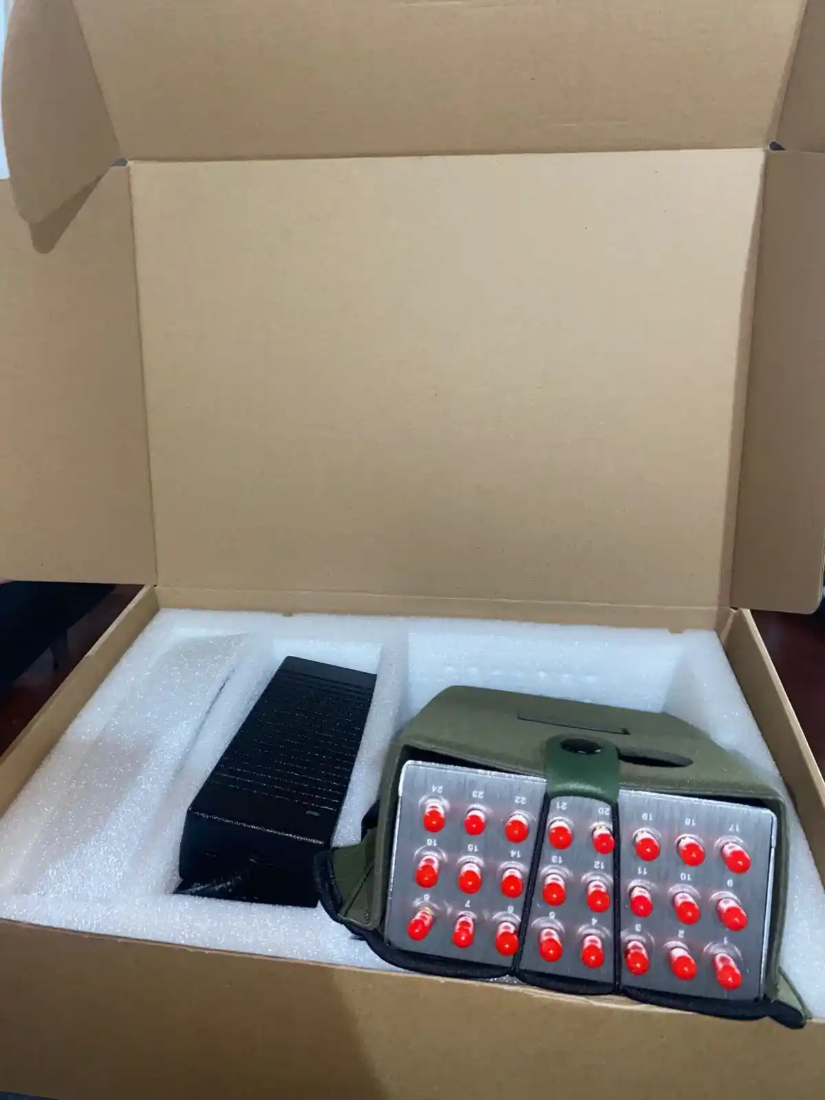 Portable 24 antenna jammer blocks 2G, 3G, 4G 5G GPS and WiFi (2)